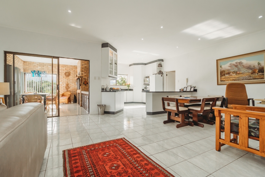 4 Bedroom Property for Sale in Bergsig Western Cape